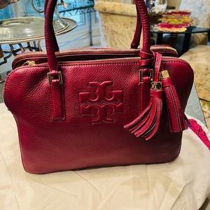 100% authentic & brand new with tag Tory Burch 3 pockets , fabric lined.Cabernet